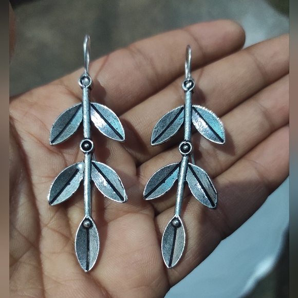 EARRINGS - Picture 4 of 5